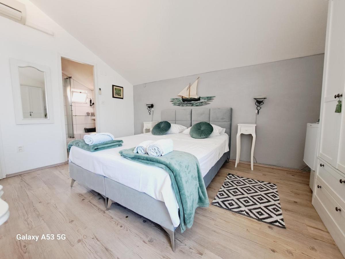 Heritage Rooms Kut Vis Esterno foto