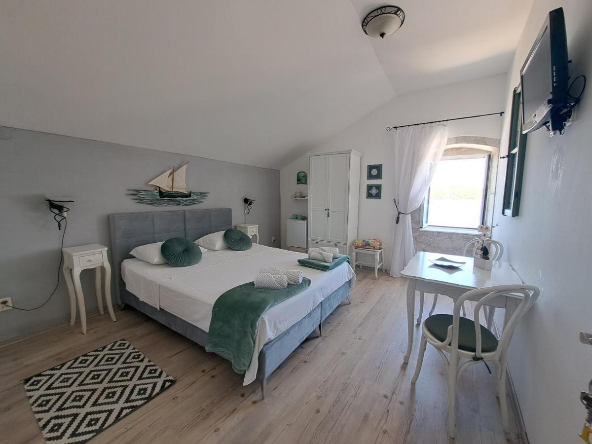 Heritage Rooms Kut Vis Esterno foto