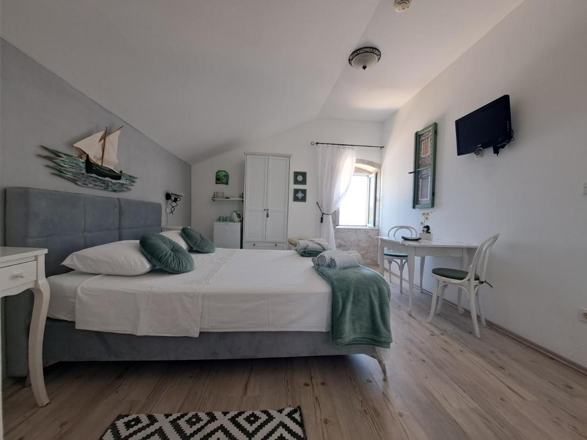 Heritage Rooms Kut Vis Esterno foto